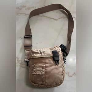 US Military Canteen  2 Qt  1994 with wool lined carrying pouch and adj strap